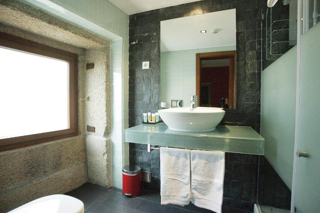 Hotel Casa Dos Pocos Vilar Torpim Habitación foto
